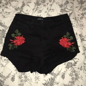 Fashion Nova rose printed shorts 🌹 #comolaflor